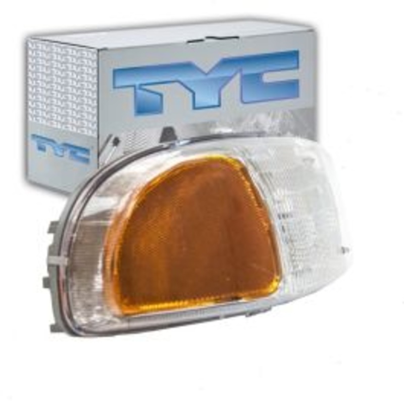 TYC Right Headlight Assembly for 2001-2006 GMC Sierra 3500